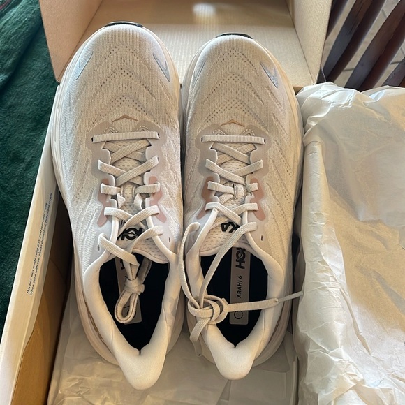 - Brand new wit box hoka arahi 6 - Picture 1 of 6